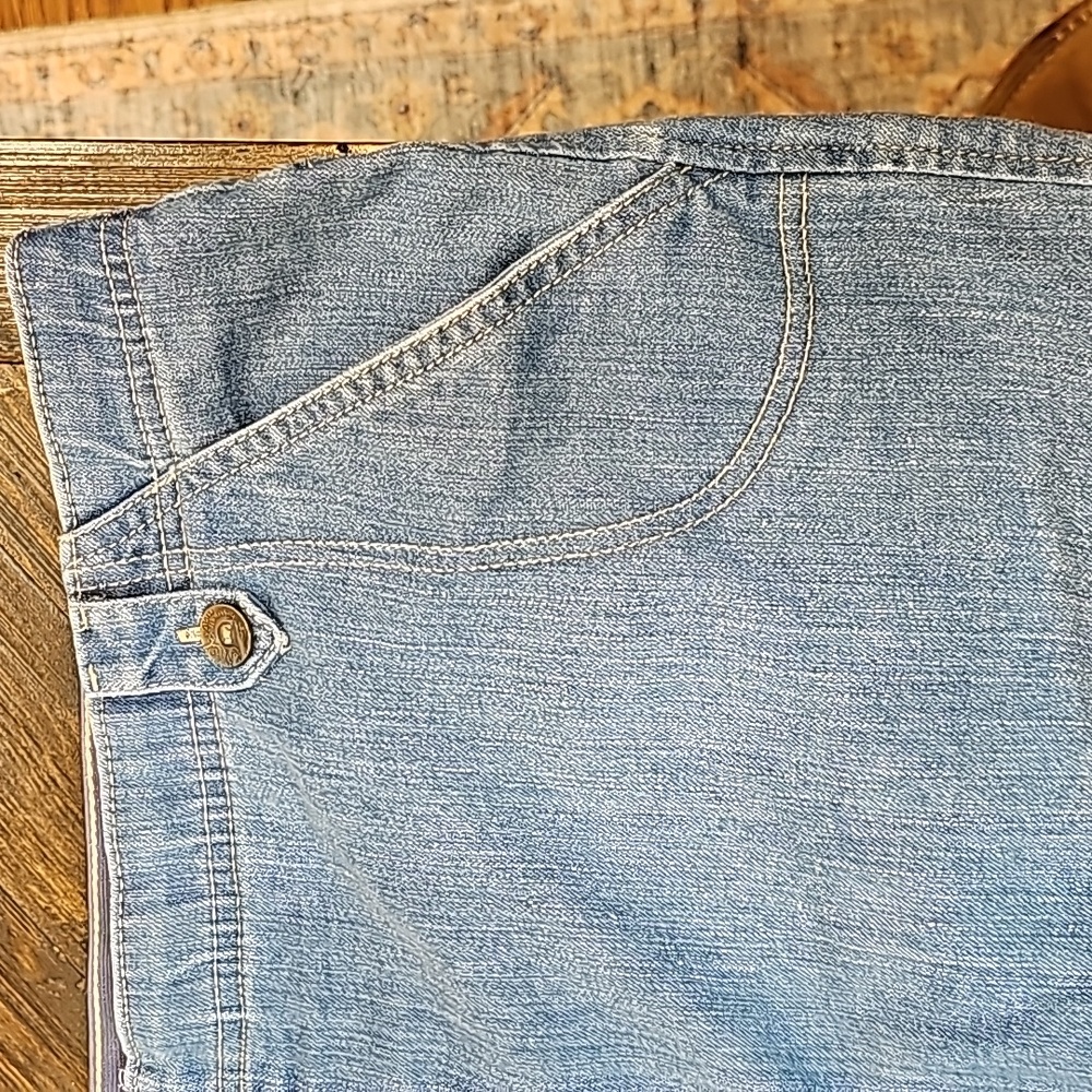 Gloria Vanderbilt Stretch Waist Jean Shorts. Size 24w. Barely worn - Picture 2 of 7